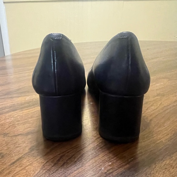 Cole Haan block heel pump - Picture 4 of 6